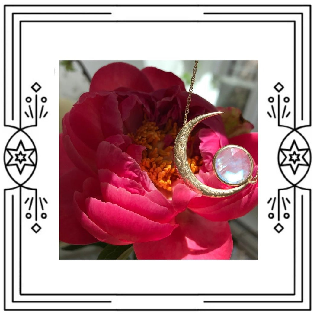BIG MOON CRADLE NECKLACE